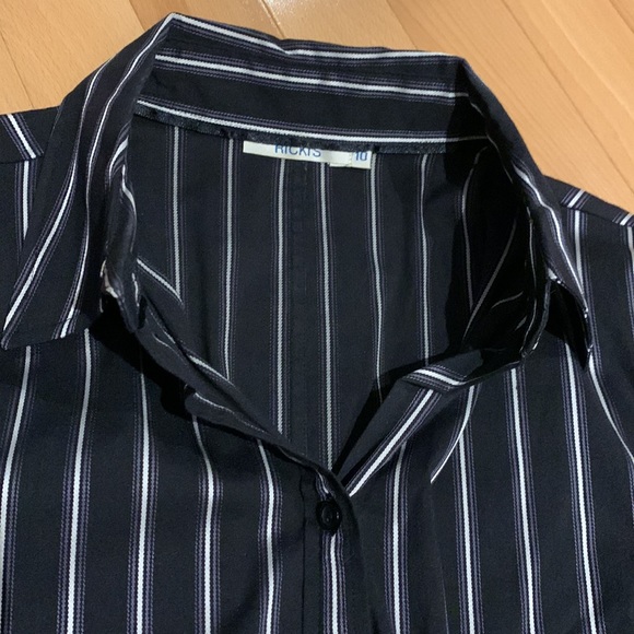 VEUC/like new Ricki’s Button Up Blouse-Black with Grey & Silver Stripes- size 10 - Picture 7 of 16